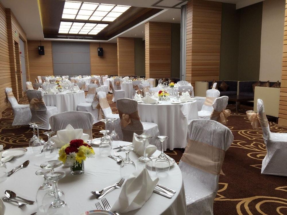 Ramee Rose Hotel Al Manamah Esterno foto